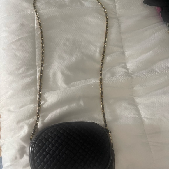 Talbots quilted leather crossbody purse with a gold chain strap. - Picture 5 of 8